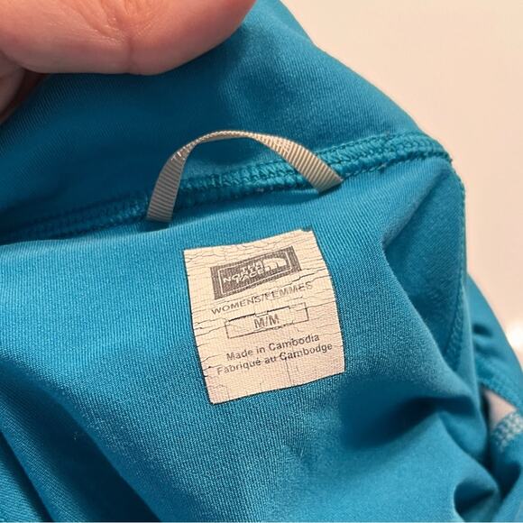 The North Face Women’s Teal Quarter Zip Pullover Size Medium - Picture 5 of 7